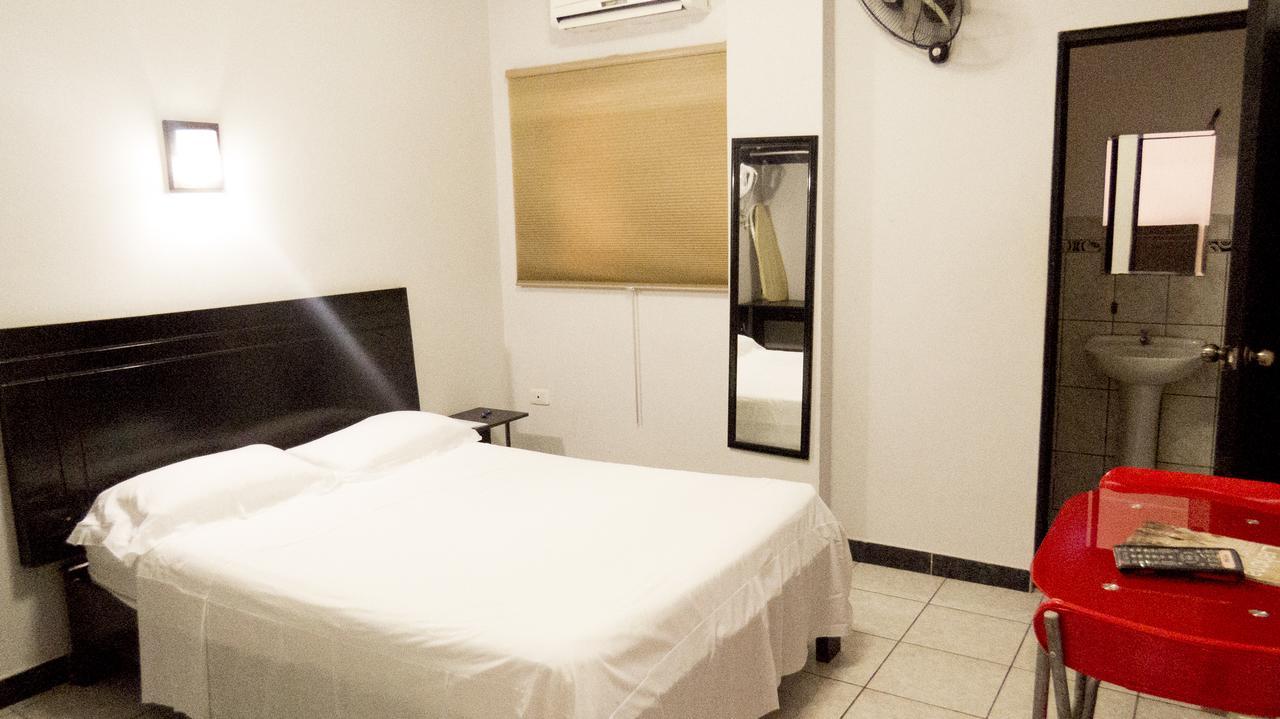 Jer'S Hostal Тумбес Экстерьер фото