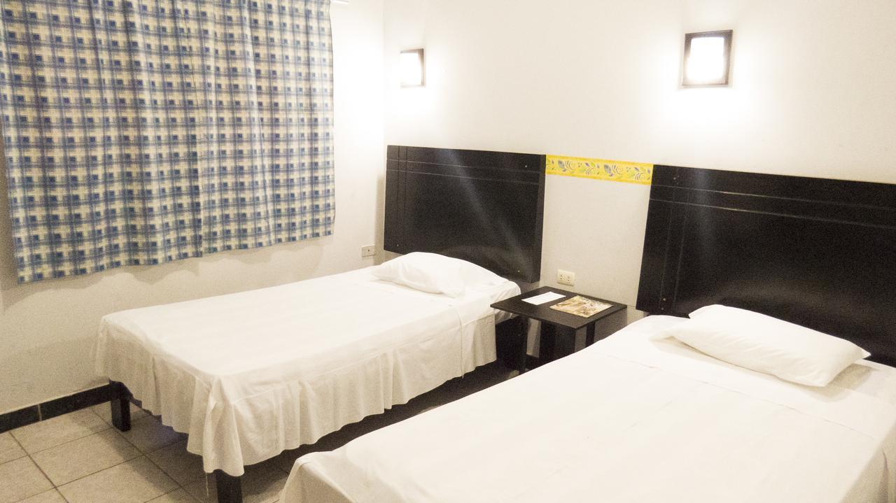 Jer'S Hostal Тумбес Экстерьер фото